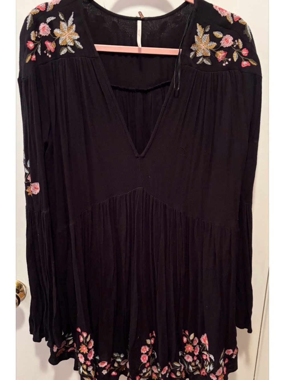 Free People Te Amo Black Floral Embroidered V-Neck Women's Dress/ Tunic - Picture 6 of 9